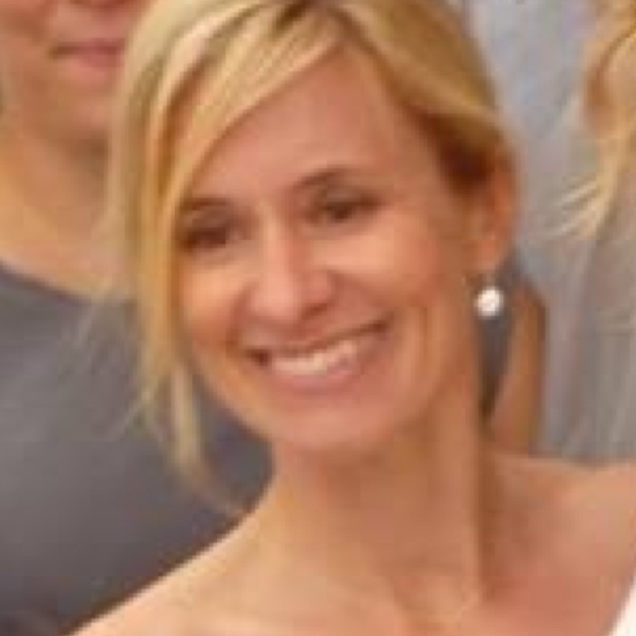 Registered Psychotherapist. Mom to 3 boys and married best friend. Loves lake life.