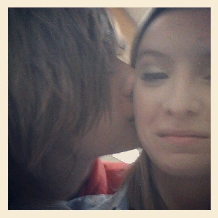 love country music , i have a wonderful boyfriend and family , i love God