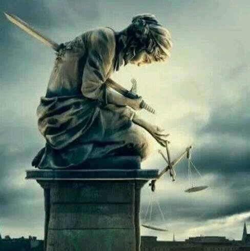 Licenciado RR.HH, Abogado, especialista en Derecho Marítimo y Derecho Laboral, amante de la vida, pero no aferrado a ella.....