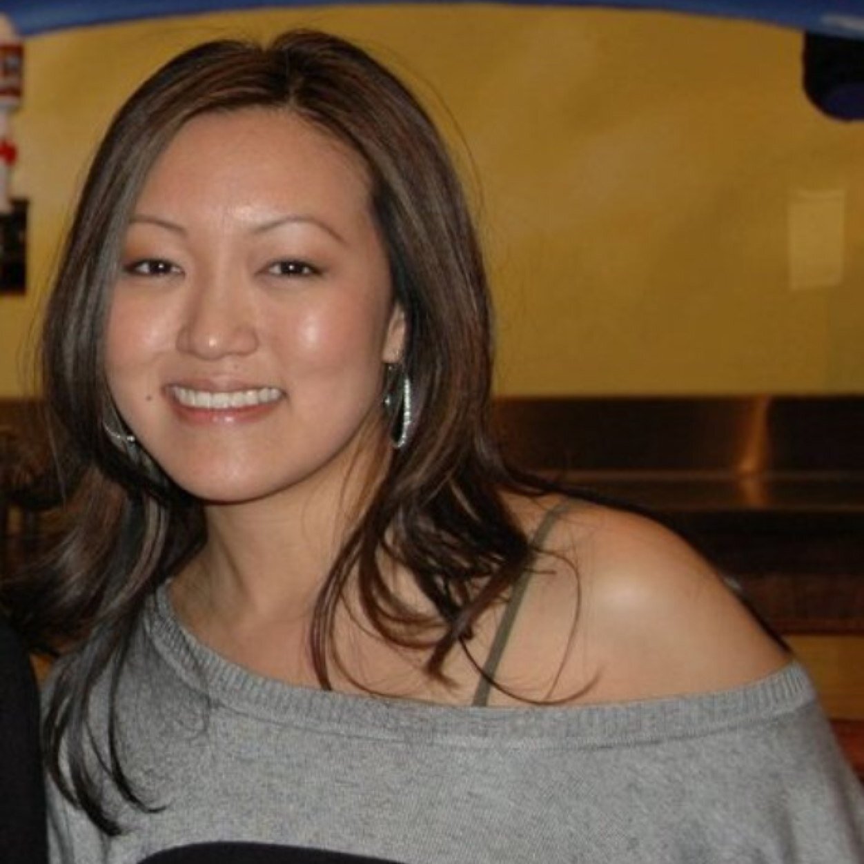 nmyra's profile picture. traveler, thinker, wine drinker