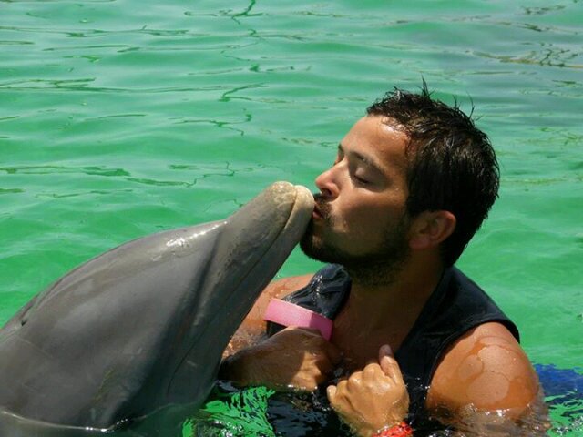 TiTiMauroGomez's profile picture. Le agradezco a dios por no vivir en la pobresa, y por que me la agarro con las dos manos y me sobra la cabeza...