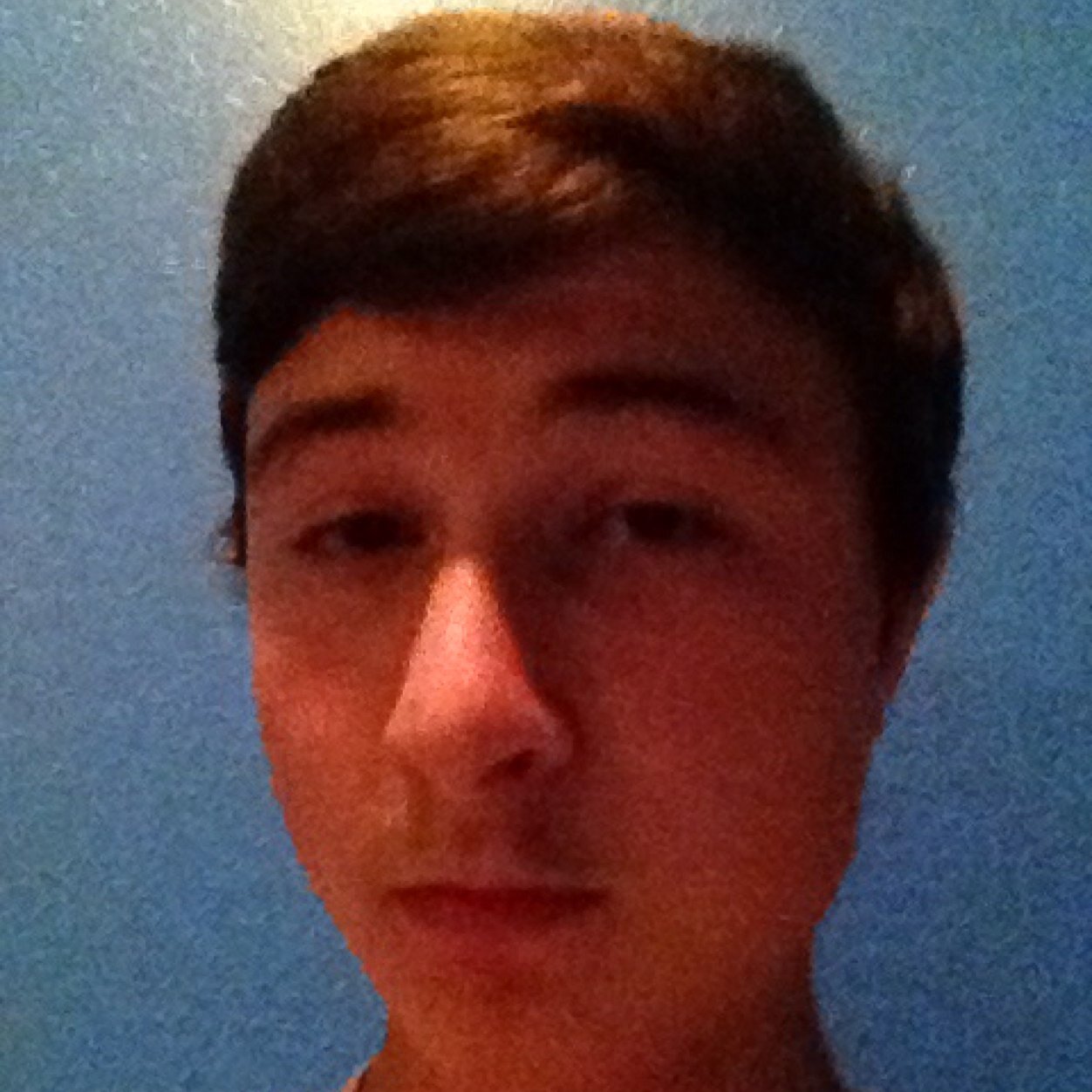 Hi im birdman but my close friends call me skimpy. Im an amateur LoL player that just started up on team XPG. My tweets don't represent my sponsors