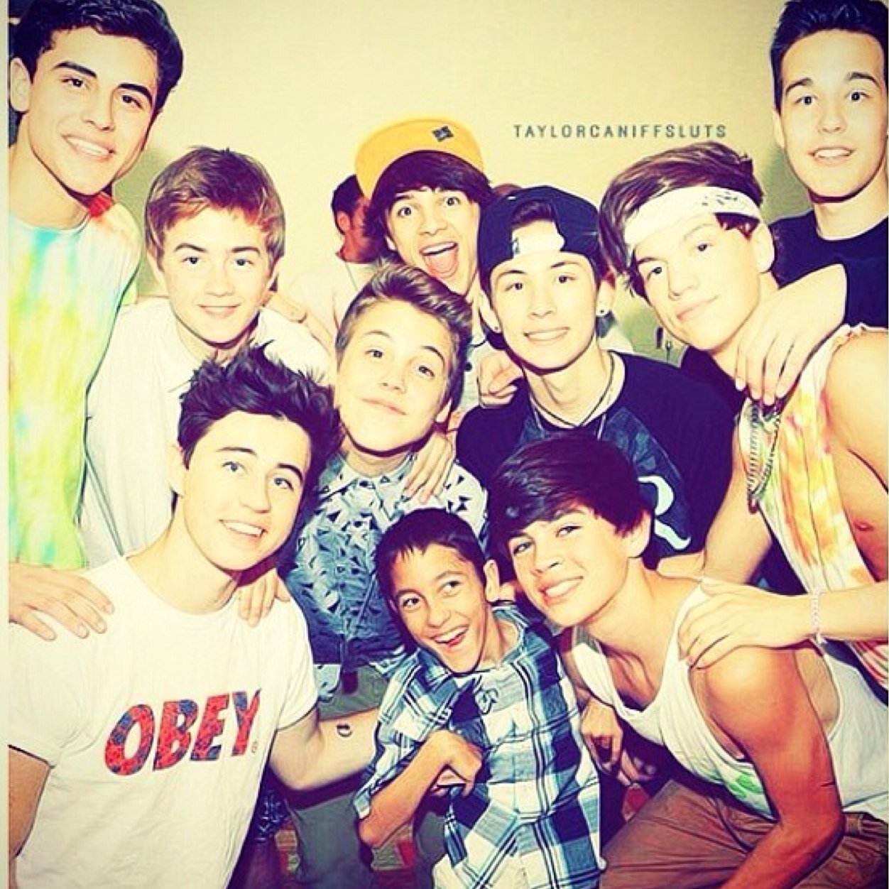 MAGCON FAN ACCOUNT. IF WE FOLLOW THEN PLEASE FOLLOW BACK BECAUSE IT WOULD MEAN SO MUCH?!
