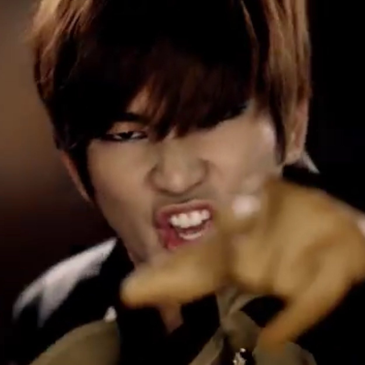 แอคหลุมเพื่อเอ็มแบลค