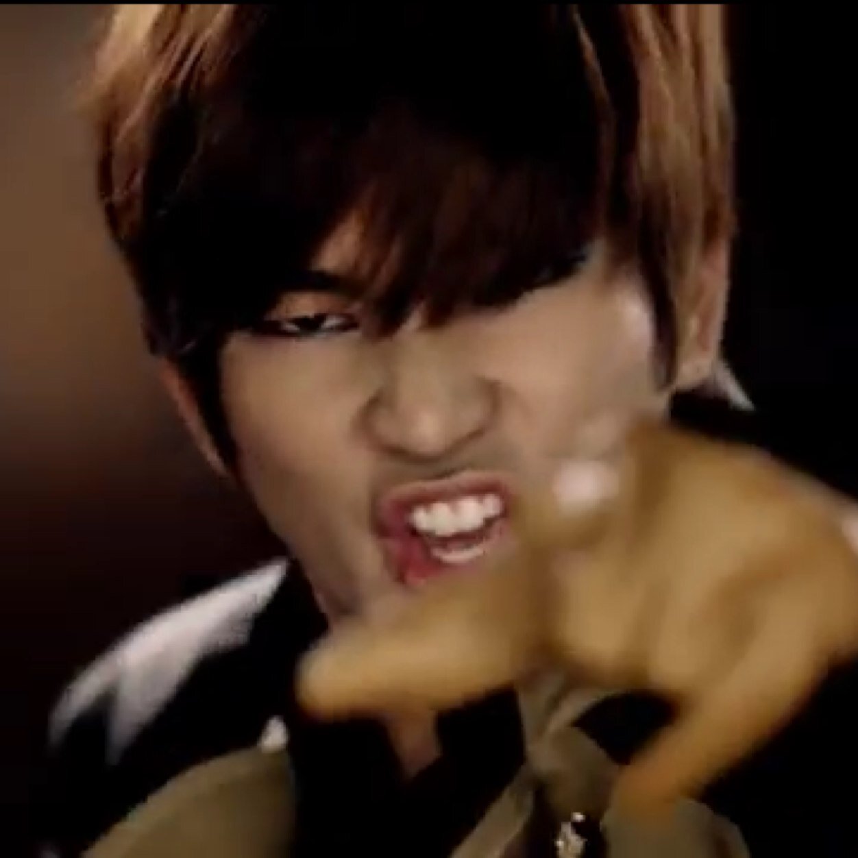 แอคหลุมเพื่อเอ็มแบลค