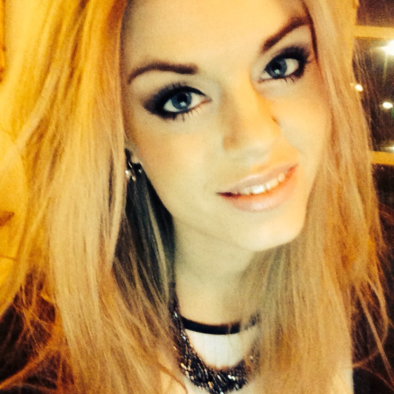Works at PSV Eindhoven, singer, ex-XFactor, life-lover, travel round the world :)
