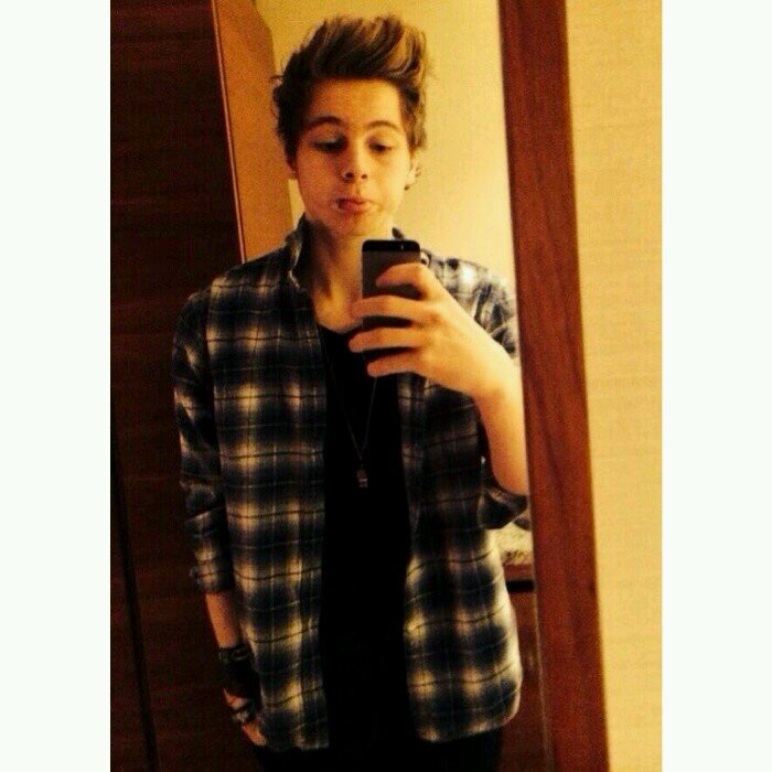 Now stay with me cause im quite quick 5 6 7 8 :)                   instagram: laughniall
