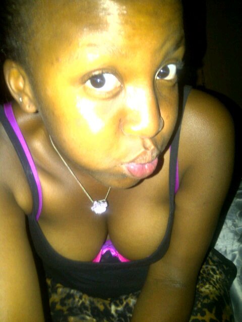 Ayoo!! Its ur girl Veronica,I'm sweet,MINDLESs,caring,LOVING I love Socialising with people and I LOVE y'all  ♥♡(*.*)✽