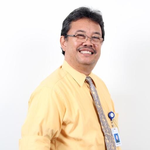 andrinur's profile picture. Do knows more and more about less and less.