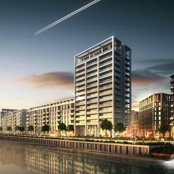 Royal Wharf provides high-quality waterside living with attractive scenery as it has about 500m of direct south facing river frontage.