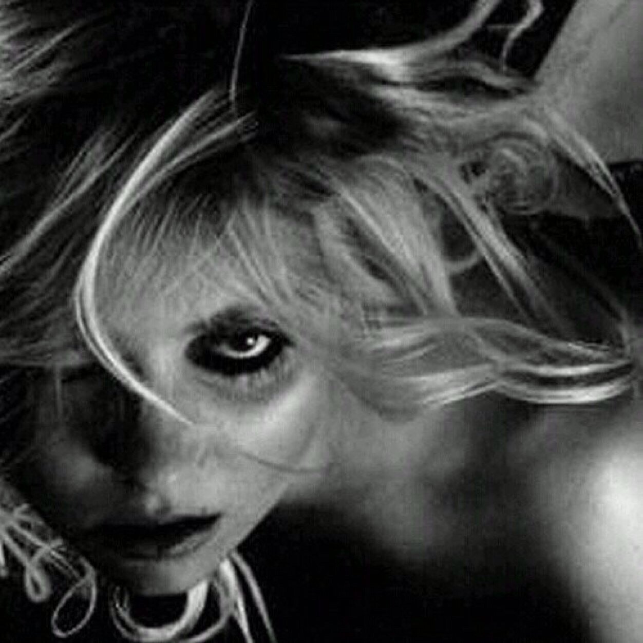 Taylor Momsen's Official Twitter // Inquiries - Erica Ramon / erica@dasgroup.com