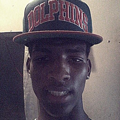 TE SIGUE
@Poeta_callE===Mi_CamasuttRa :) @SwaDowBloW~TeaMo@barbiefea======Mii_Bff! # ;'( # Follow_bAck
- #spm City .I.
