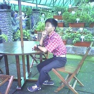 |Folback? Just Mention|Berusahalah untuk tidak menjadi seorang manusia yang berhasil tapi menjadi manusia yang berguna.