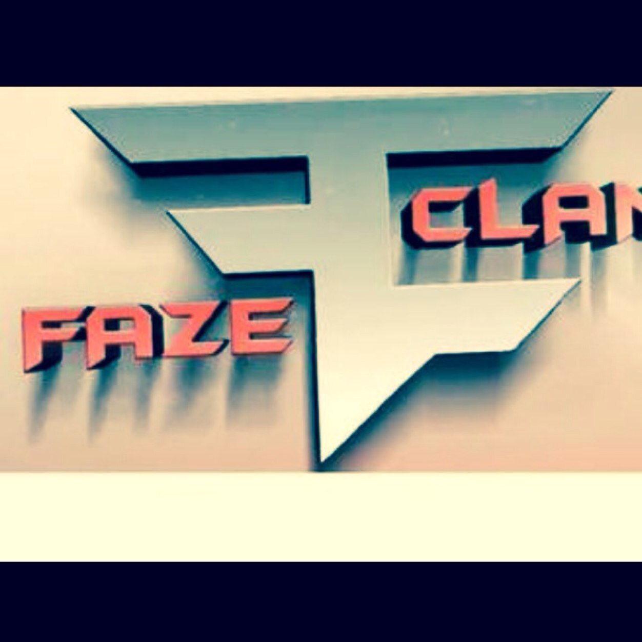Follow my Fan Page and Ill follow you back! Goal 200k.. I WILL GIVE SHOUTOUT IF YOU GIVE ME A SHOUTOUT!