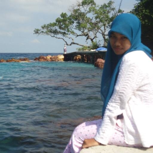 Kebutuhan primerku ada 4,
Papan, Sandang, Pangan,
dan Kamu yang tersayang (ɔ
˘⌣˘)˘⌣˘ c)