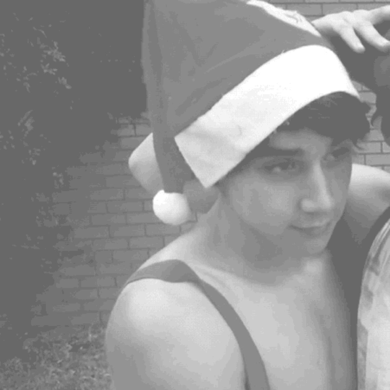 2/5 Mariam + Norman + gina + veronica Bravo follow Beau: 22-03-13 Jai: 24-03-13 beau dmed me 19-10-13