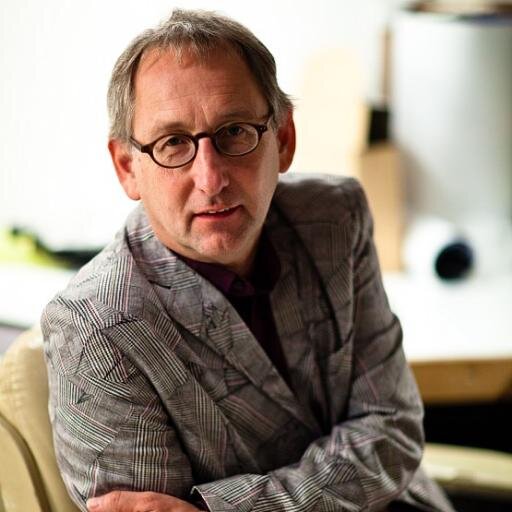 Schrijver, docent, reisbegeleider