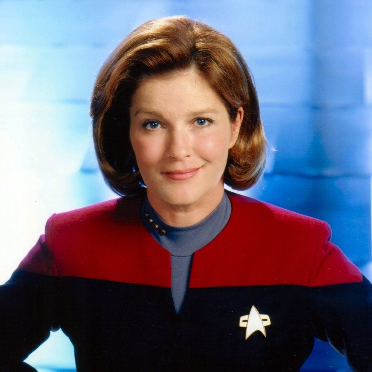Kathryn Janeway, Captain of the USS Voyager. 24th Century. Lost in the Delta Quadrant. My crew is the finest in all of Starfleet. {RP Account}