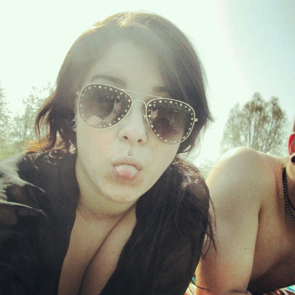 Leo_Marshmallow's profile picture. künstlerisch. ideenreich. haarfärbe-süchtig. 
liebt schminke, schuhe & tattoos und hat auch bald ganz viele :)