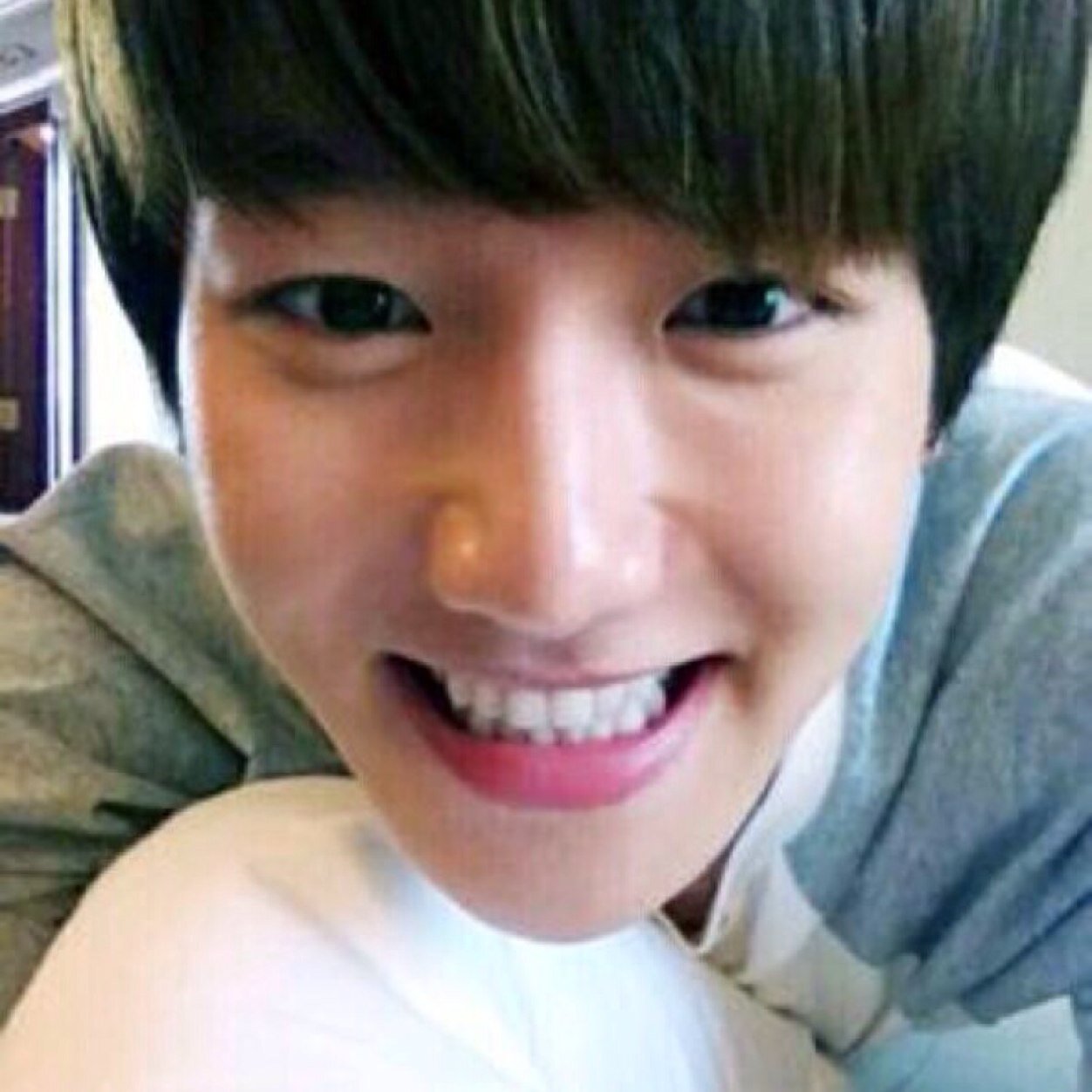 baekhyun, ถึงผมจะพูดไม่รู้เรื่อง แต่ผมมีดีที่. . . . ฟอลมาเดี๋ยวรู้เลย 130915 . JUSTBOTNOTREAL ´ #Qrefam。