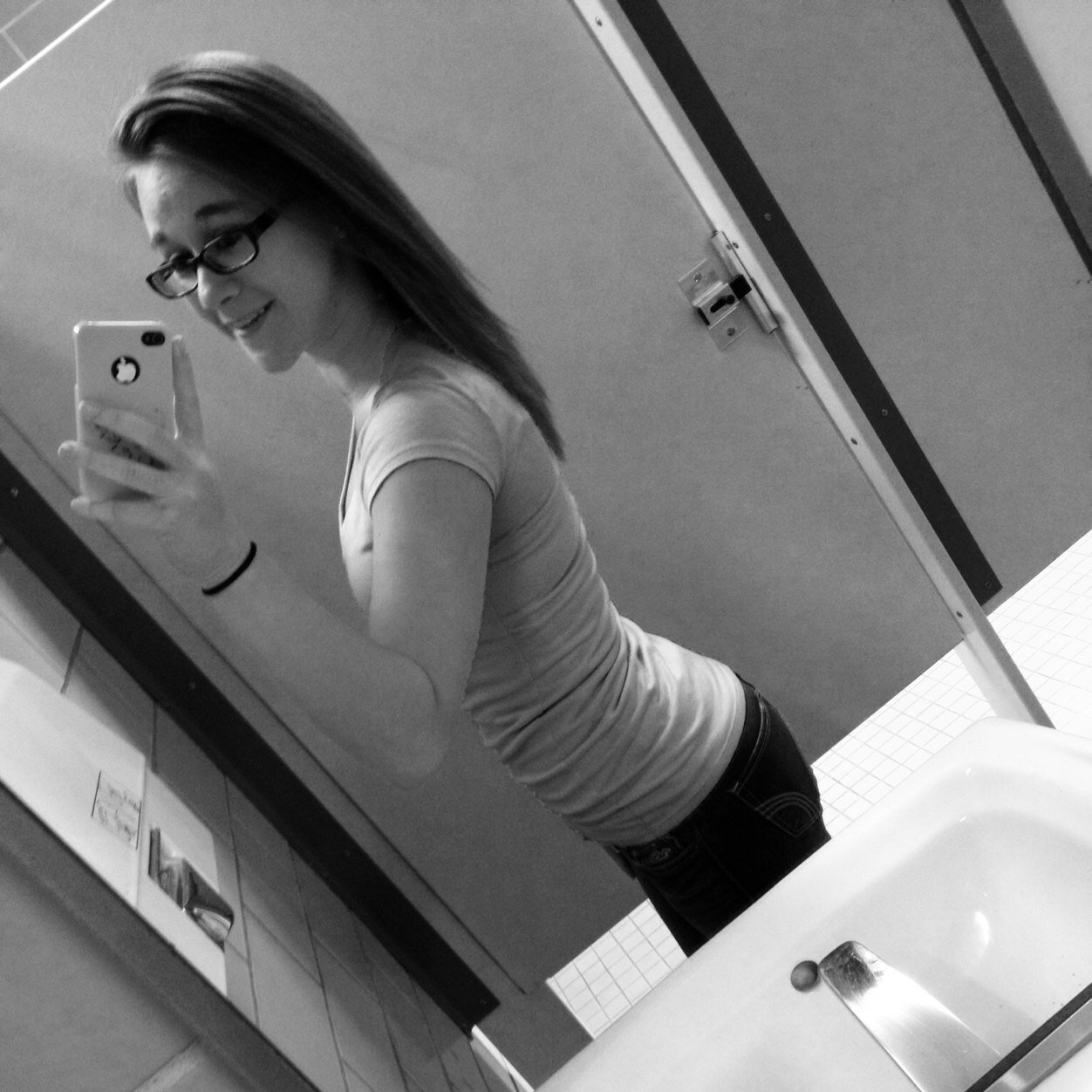 follow me. ☺ i follow back..