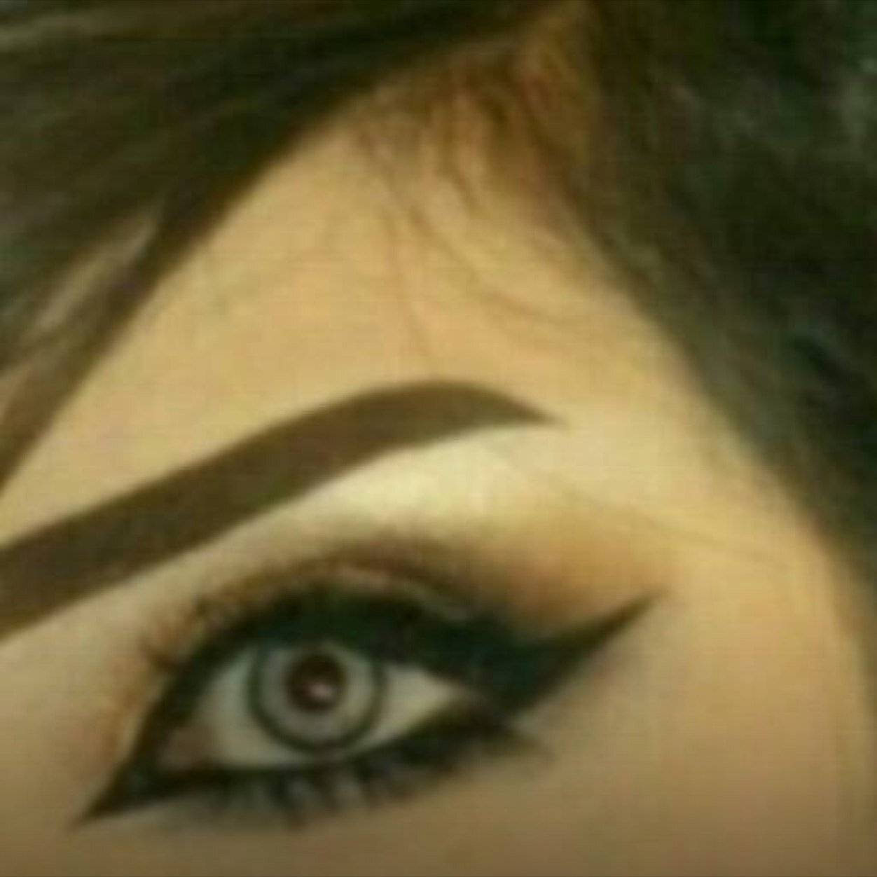 لا تستحي لا صرت بالحب ضحيت .. خل البشر تدري وشنهي ميولك ..! أنا أدري أنك قلت أني أستخفيت .. وأنا أعترف بالحق صرت مهبولك ..!