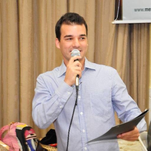 “A cidadania não é atitude passiva, mas ação permanente, em favor da comunidade”.