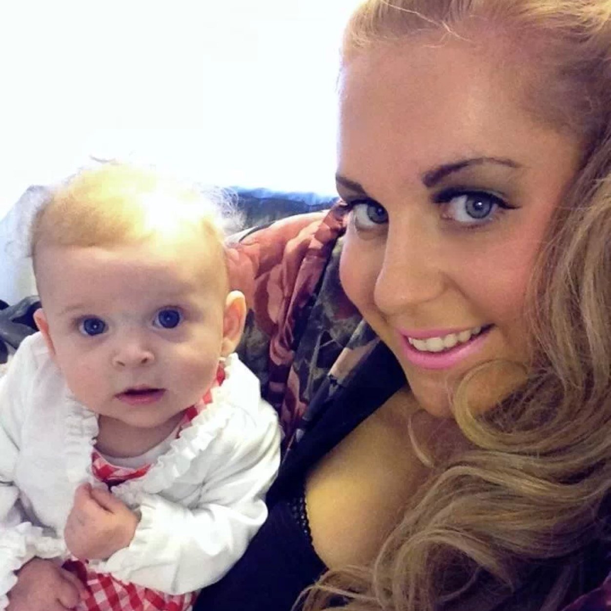 19, stockton on tees. Love my beautiful family, my fiance and precious little girl are my world