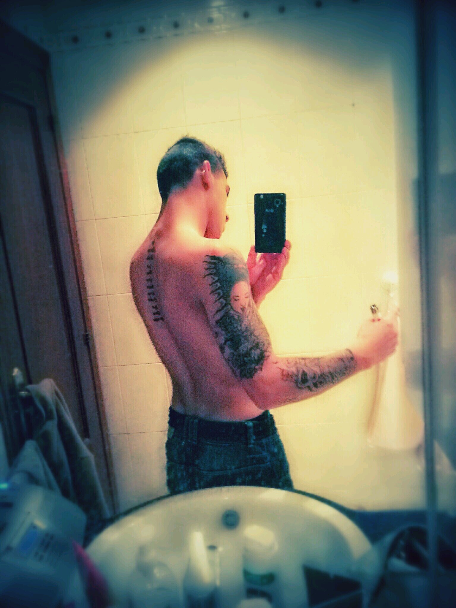 yo soy de los nuevos lobos     ke te huelen mejor te miran mejor y te comen aun mejor ;)