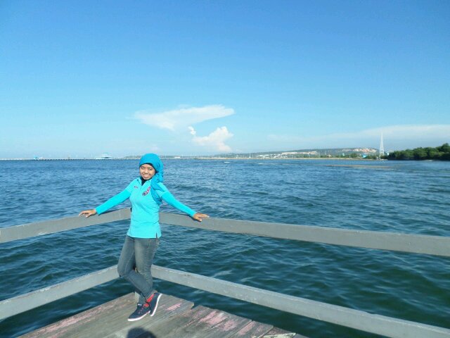♥ Allah , ♥ My Mom , ♥ My Little sister n brother , ♥ Sahabat²ku (ɔ ˘⌣˘)˘⌣˘c)