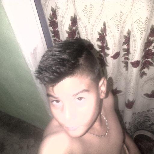 hola me llamo wilfraiker tengo 13 años soy trilliso y yo soy el segundo al nacer sigeme y te sigo  ♥_♥