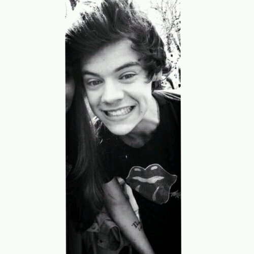 this is a free follow from @niallshighjumps follow her and ask for a follow back .x