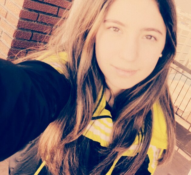 Da igual k opinen los demas k hablen de mi a las espaldas todo es es envidia de k io te tenga i ellas no