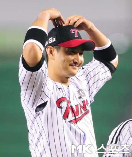 LG TWINS NO.33 OUTFIELDER