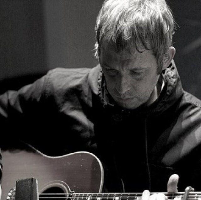 ex오아시스, 비디아이 now라이드의 앤디 벨(Andrew Piran Bell) 비공식 한국 봇입니다. 캐붕조심! *Not Real Andy Bell*