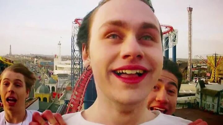 Im a 100% direction and also a 5sos fam :)