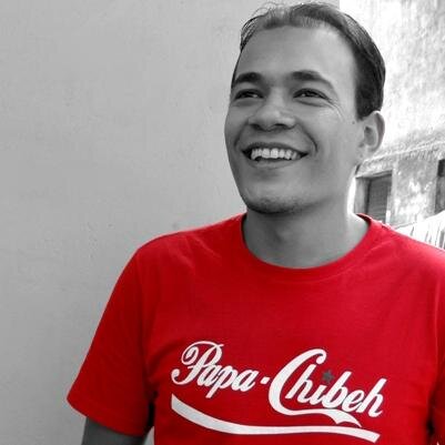 Homo sapiens assumido!
Pai, torcedor do Atlético e dos Packers, globolóide, bípede, mamífero, galhofeiro multifacetado e pluricelular.