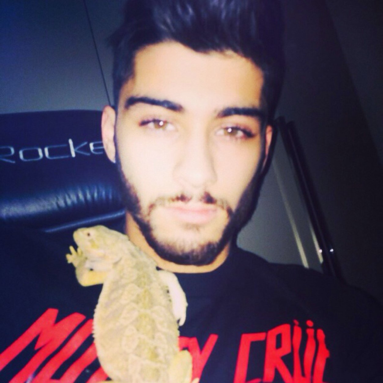 I AM AWARE THIS IS REALLY ANNOYING BUT PLEASE FOLLOW @papayaspayne THANKS ILY