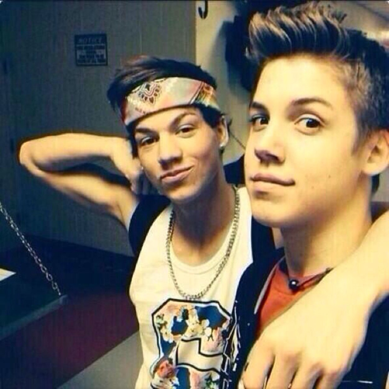 FOLLOW @_xdemix SHE JUST GAVE YOU A FREE FOLLOW :) IF YOU ALREADY FOLLOW THEN AYE YOUR ACCOUNT IS FAB