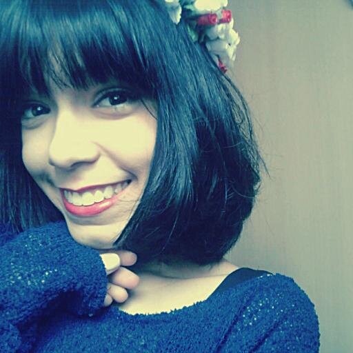 Shirley S, 18 anos, Paulista meia nordestina, fã de Daniela Araujo, apaixonada por Bruno H., ama sua família, sera uma futura Bióloga e estuda Língua Francesa:)