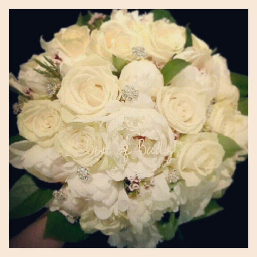 Flowers for all occasions, weddings, gifts, funerals and more event planning & decorating. Local delivery to Medway and Maidstone