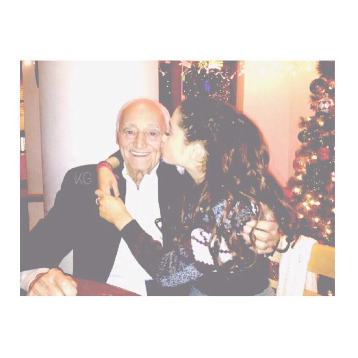 virtualhugs4ari's profile picture. ♡ She called us family *sobs* || Demi & Ari ♡