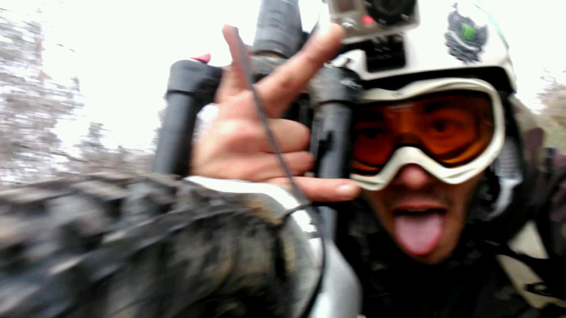 siguenos desde Twitter ya estamos aquí Tordesillas bmx en youtube en tu pc para poder ver todos los vídeos y también en instagram