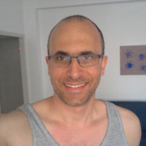 אמדוקס, פלאפון, וודאפון, Ynet, גלובס, ביזפורטל, רונן צור, PR360, אייטם-מדיה, קחו איתכם את הזבל, גולדפינגר תקשורת, תיווך 1%. תואר 1 במנהל עסקים ותואר 1 במזרחנות