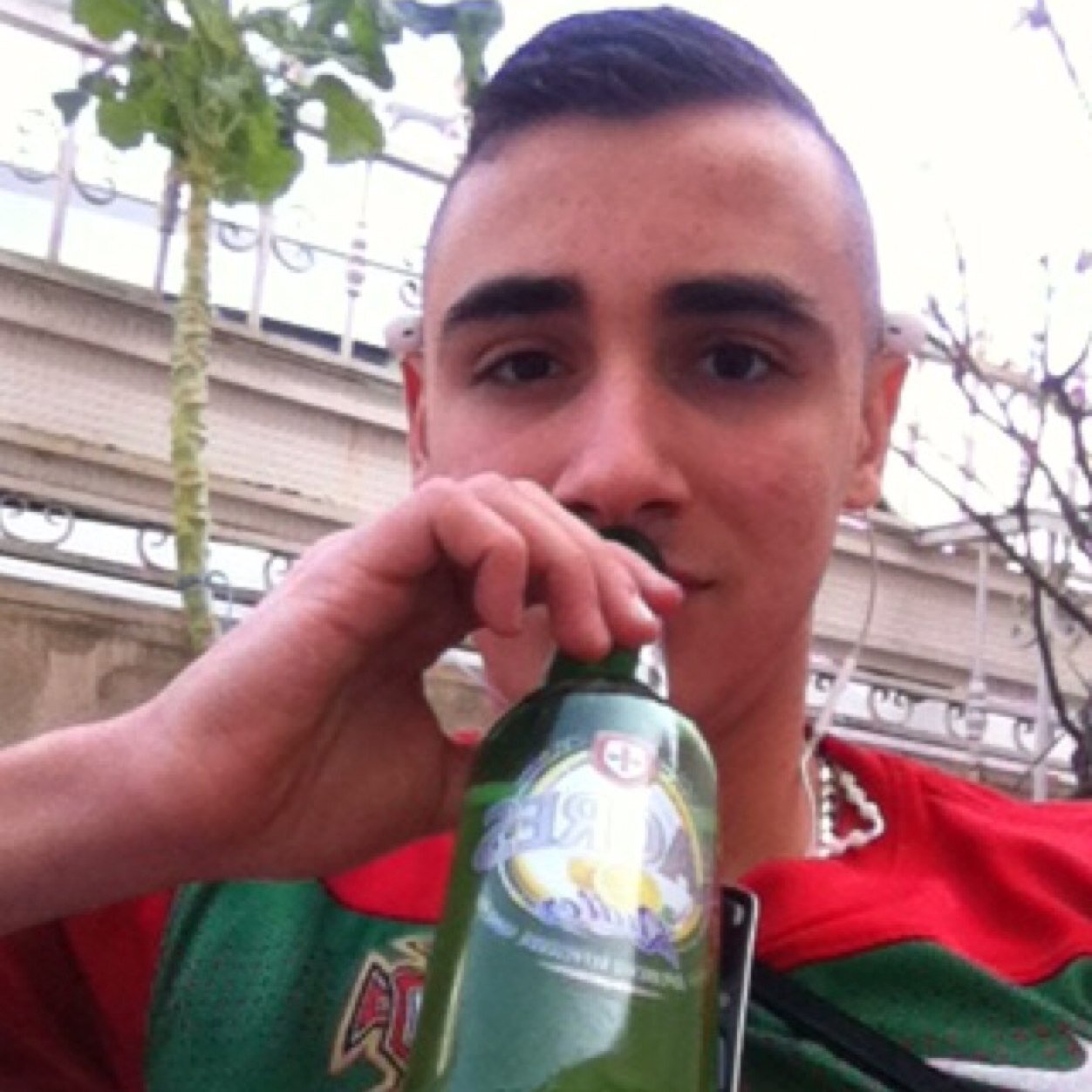 Raphael7594's profile picture. Saudade negra que no meu peito morres em desperança que um dia me iras deixar e a tua pressa que se agita a toda hora jamais irao fazer os meus olhos chorar...