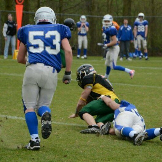 Arnhem Falcons Junior Fullback and Linebacker ! , American Football is my passion , 17 years , Number 53
