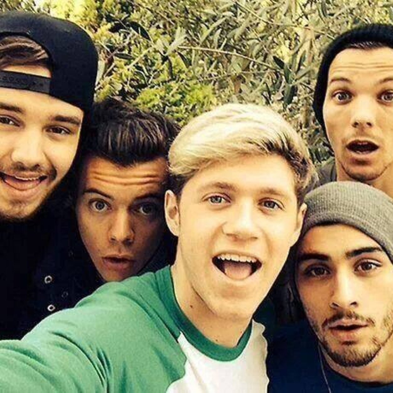 Idk wat to say here but ik u wont regret following me ;). I love boybands and food and you, so follow. Btw Larry is fucking REAL go ask Louis ass ;) MyGoal 1k.