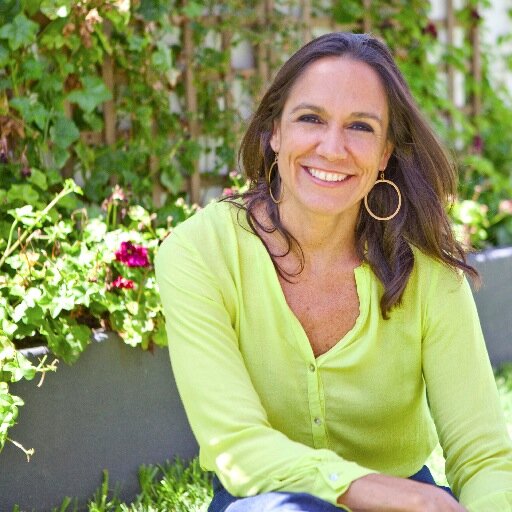 I coach so you become who you are, access your power and live with integrity. Knowing ourselves is the ultimate joy!