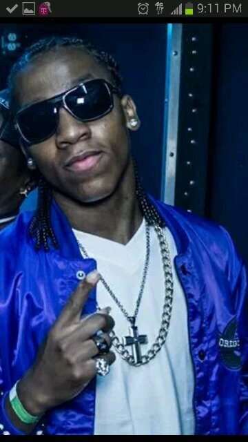 I'm 20 GET IT SQUAD IS THE GROUP I'M IN. ......WAS ON 106 AND PARK JANUARY 26TH 2011 WILD OUT WEDNESDAY FROM PORTLAND OREGON TILL CURRENTLY GRINDING!! :) FLLW!