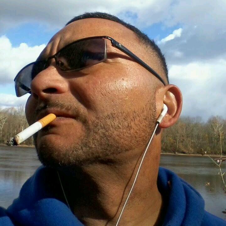 sports fan, read books.....profesional driver/ love the water n' travel